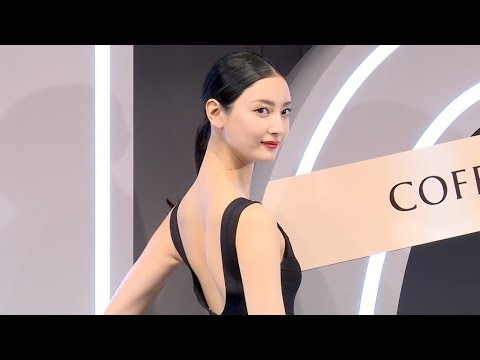 菜々緒、新たなセクシーポーズ披露
