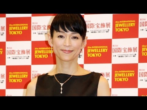 鈴木保奈美「子供に宝石を狙われている…」 「第25回日本ジュエリーベストドレッサー賞」