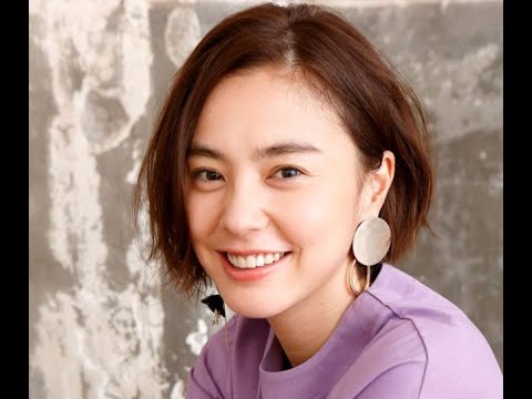 N1- 浅見れいな、娘とのプール遊びショット公開「足キレイ」「可愛い」