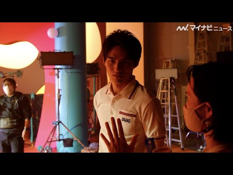岡田健史、撮影での真剣なまなざしにキュン! アドリブ連発、壁からひょこっと顔を出すお茶目な一面も「ザバス」 新CM『ジムの中心でもったいないを叫ぶ』篇メイキング&インタビュー