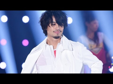 斎藤工、純白コーディネートでTGC登場!“黄色い声”は「全部身内」「TGC2015 AUTUMN/WINTER」(TGC × エイブル SPECIAL STAGE) #Takumi Saito