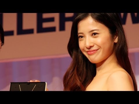 吉高由里子、20代部門で受賞 「第25回日本ジュエリーベストドレッサー賞」