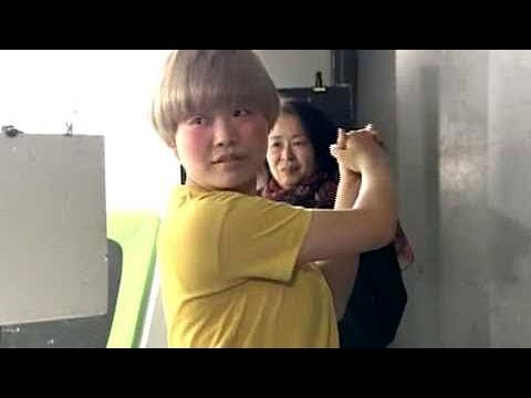 ガンバレルーヤまひるの神スウィングも/里崎智也も登場!ロッテ ビックリマンメイキング映像