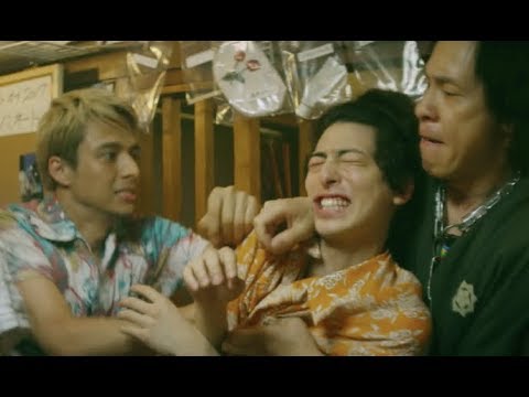 高杉真宙が尾崎豊とブラッド・ピットと坂本龍馬に羽交い締めにされ羽生結弦に任命されるカオスな展開が解禁/映画『君が君で君だ』本編映像