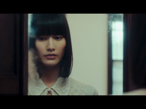 古い洋館を彷徨う橋本愛、鏡越しにナニかが迫る/ニッポンハム「シャウエッセン とろける4種チーズ」CM