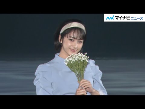平祐奈、清楚系コーデが鬼カワ!関コレ堂々ウォーキング!『関西コレクション 2021 A/W』