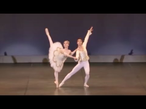 バレリーナ芸人がプロの男性バレエダンサーとパドドゥ踊ったら迷惑かけてヤバかった 【くるみ割り人形/金平糖の精】★ Nutcracker pas de duex Ballet (吉本新喜劇・吉本坂46)