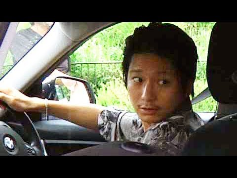 YOUがハゲ!と叫べば、向井理がハゲてねぇわ!と壮絶アドリブ/映画『君が君で君だ』メイキング映像