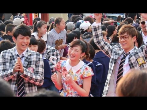 武田梨奈、沖縄でレッドカーペットに!BEE SHUFFLEと「原宿デニール」舞台あいさつにも登場!「島ぜんぶでおーきな祭 第7回沖縄国際映画祭」 #Rina Takeda