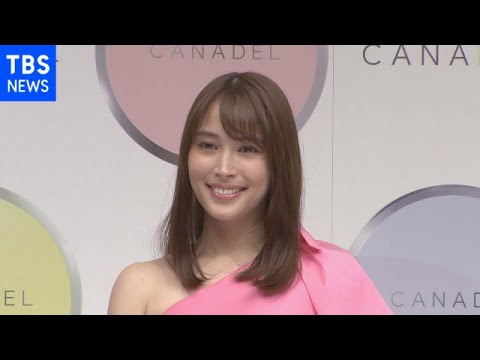 広瀬アリス ワンピ姿で美脚を披露