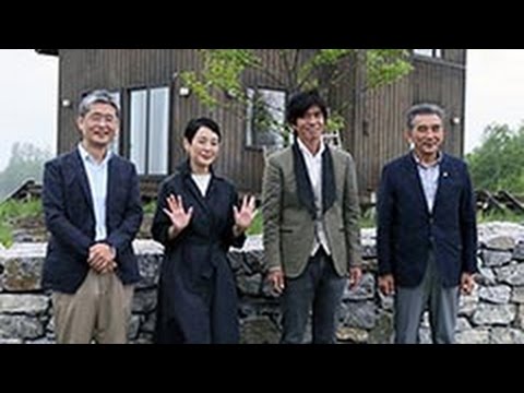 佐藤浩市さん、樋口可南子さん美瑛に ロケ地式典と試写会(2015/05/31) 北海道新聞