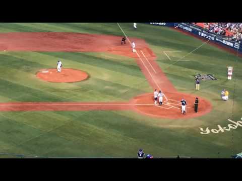 2017.05.25 元・光GENJI 諸星和己氏、始球式で中日 京田選手にデッドボール