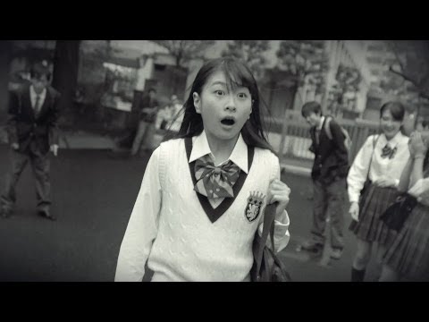 松岡はな(HKT48)主演 ブラックブラック 「ロングヘアーをなびかせながら歩く松岡はな ほかの生徒の視線が集まる ドヤ顔の松岡はな すると…」 つぶやきCMグランプリ
