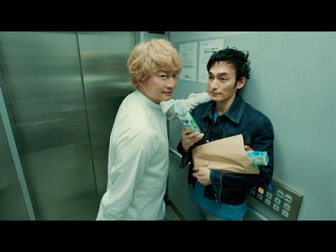 草彅剛に香取慎吾がハグ&壁ドン! 「笑いをこらえるのが…」(CM ハミング/草彅剛 香取慎吾)