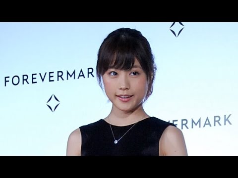 有村架純、背中見せロングドレス姿披露 『フォーエバーマーク賞』授賞式