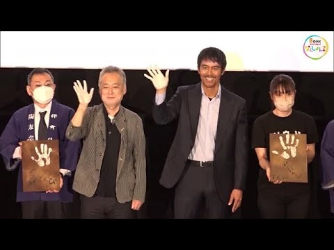 阿部寛さん 備前焼に手形を残す俳優“第1号”に 映画「とんび」舞台あいさつ【岡山・倉敷市】 (22/05/16 16:20)