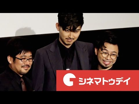 松田翔太「沖縄行こう」ハマケンを誘う 映画『ディアスポリス -DIRTY YELLOW BOYS-』初日舞台あいさつ