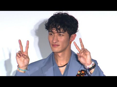 Snow Man岩本照、メンバーのサプライズメッセージに「一瞬、危なかった」 映画「モエカレ」舞台あいさつ
