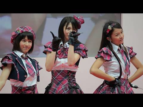 AKB48研究生ユニット「ミニスカート」、おもちゃショーで歌を披露