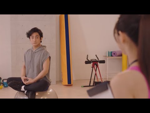 片岡愛之助、奇跡のバランス感覚を披露‼バランスボールの上であぐらをかく姿必見 『サノフィ株式会社』WEB動画第2弾 「教えて!タモツさんのたもつヒケツ!」「スポーツジム」編