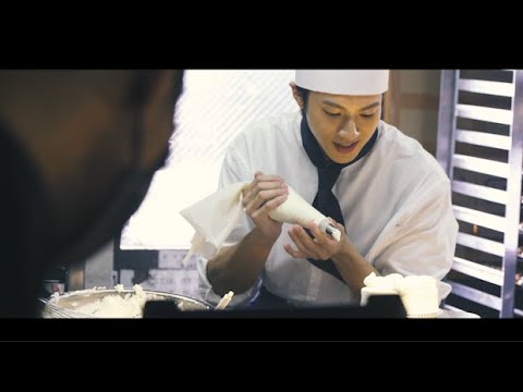 山田裕貴、パティシエ姿でクリーム絞りに挑戦!”もしお店を開くなら?”の回答に賀来賢人突っ込み 『メルカリShops』新テレビCM&メーキング