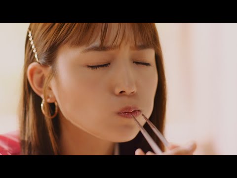 川口春奈、大トロを一口でガブリ!悶絶の表情に思わずゴクリ 『はま寿司』CM