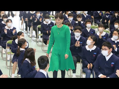 上野樹里さん、母校の記念式典にサプライズ登場 夢を持つ大切さ語り、涙ぐむ場面も 加古川