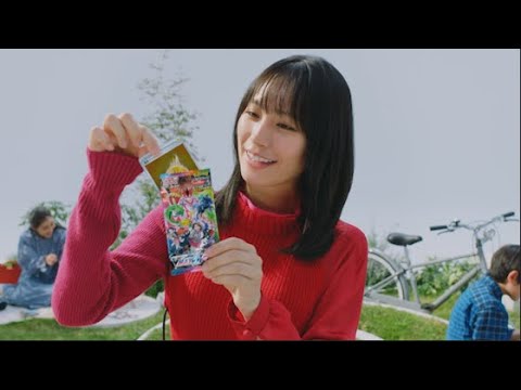 南沙良、撮影合間にポケモンカードゲームで勝負‼「最低だ!」と連呼する勝敗やいかに⁉『ポケモンカードゲーム』新TVCM