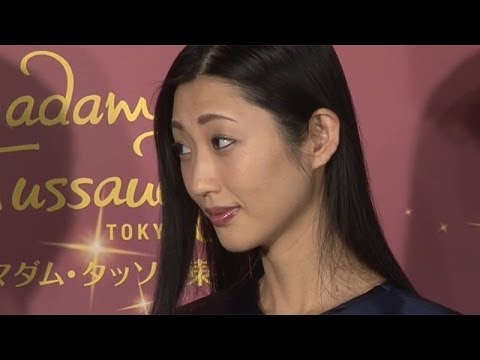 「今年は脱ぐ、着るの繰り返し」壇蜜・等身大フィギュアお披露目 囲み取材に登場(2)