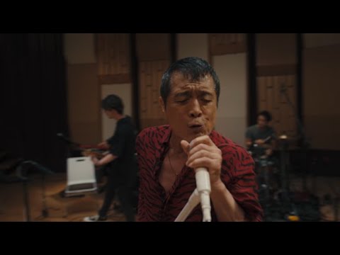 矢沢永吉、ダンディな歌唱姿に注目!鈴木京香が張りのある美ボディを披露 『サントリー セサミン EX』新CM