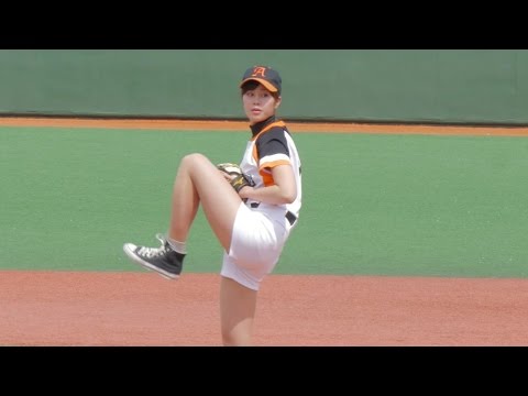 “神スイング”稲村亜美、始球式で大暴投「次はストライクを」 女子プロ野球「埼玉アストライア対兵庫ディオーネ戦」始球式