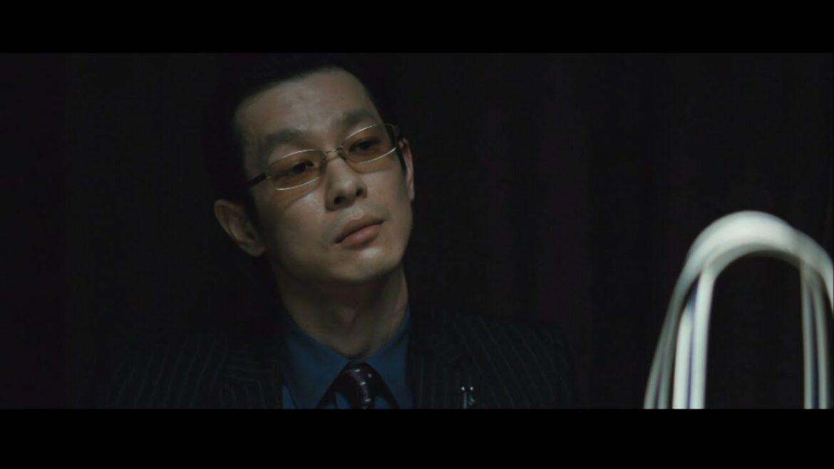 加瀬亮 映画『アウトレイジ』英語を流暢に操るインテリ経済ヤクザ 石原が英語を話すシーンまとめ 裏カジノ, 株式取引などをシノギとする山王会の金庫番, 加瀬亮自身も帰国子女でバイリンガル