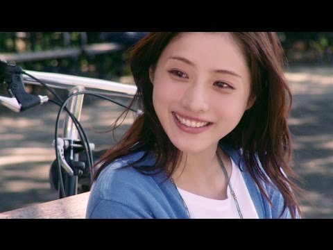 石原さとみ、流ちょうな英語でニューヨーカーと談笑 英会話イーオン新WEB CM「7:00am – New York City<公園篇>」フルバージョン