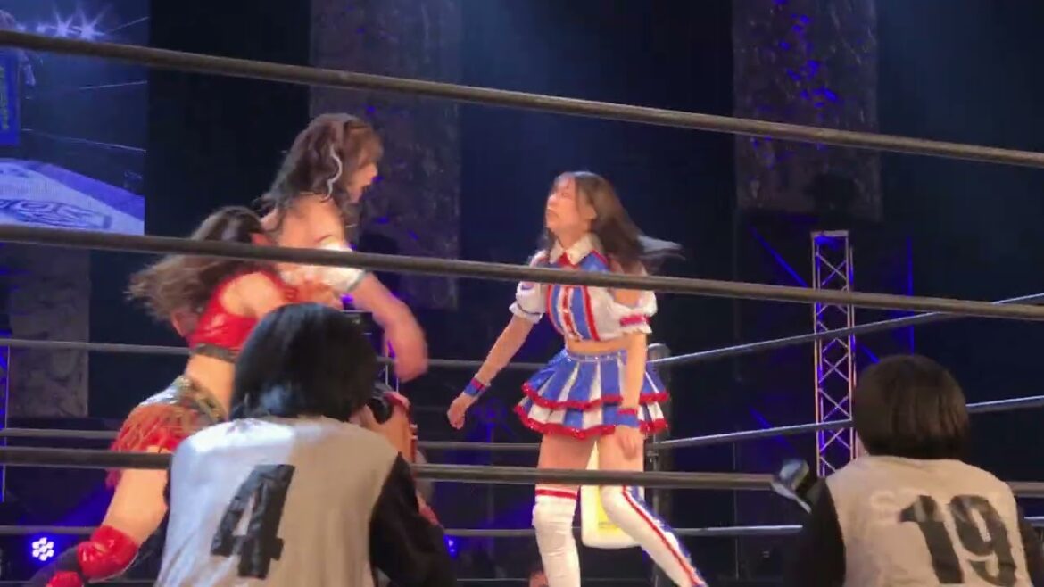赤井沙希と荒井優希がダブルでのフロントハイキックを2連発で川畑梨瑚を倒すも安納サオリがミサイルキックでカット DDT「NEVER MIND 2022」 2022年12月29日