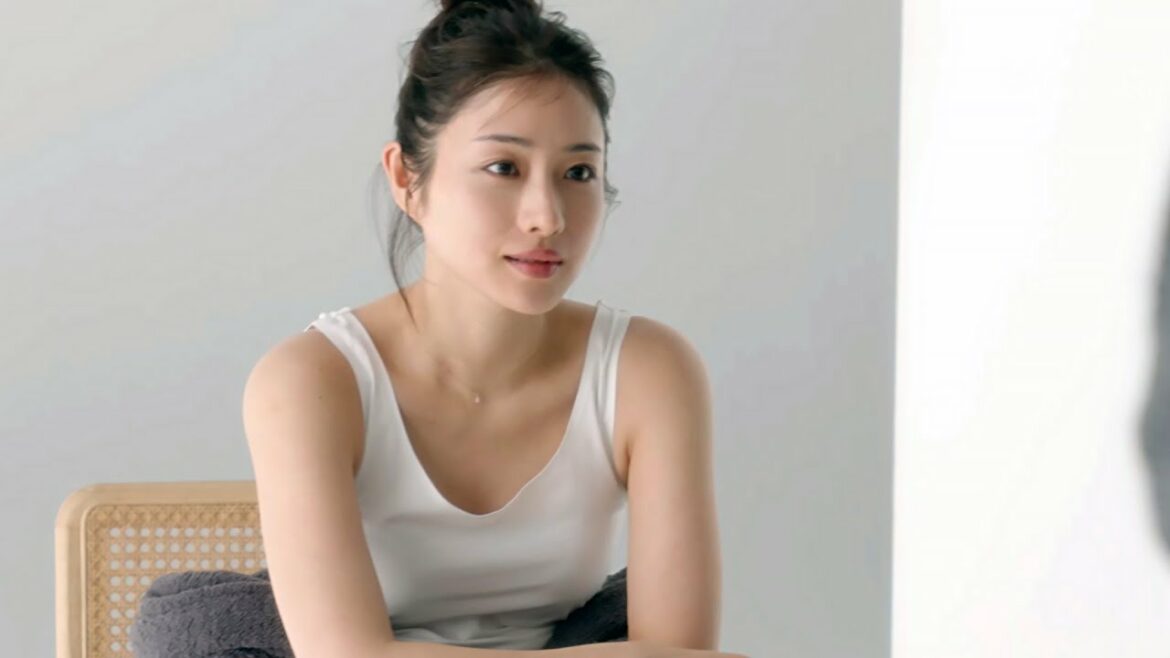 石原さとみ、生理痛について語る。男性に対してだけではなく生理痛に悩む全ての女性たちへ/ロキソニンCMメイキング+インタビュー