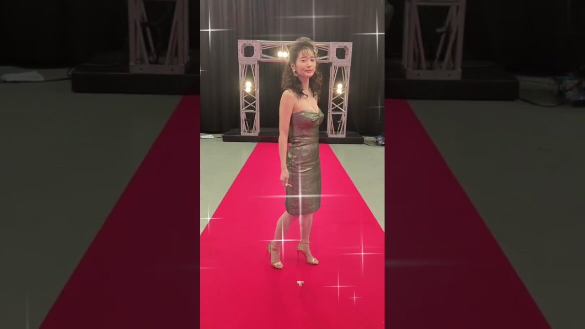 【ギルガメッシュFIGHT】MC・大沢ゆりえ ( #出口亜梨沙 )の平成レトロファッションショー #shorts