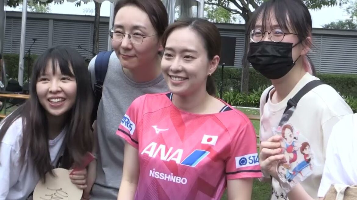 【カスミン】石川佳純選手 シンガポールでも大人気!グッズサイン会に長蛇の列|シンガポールスマッシュ2023