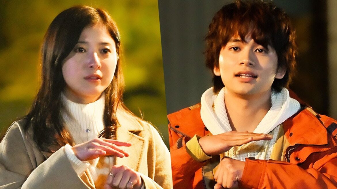 「愛してる」思い出の踏切で、手話を交わし抱き合う吉高由里子と北村匠海。挿入歌『Cry』にのせて2人の恋を振り返る【ドラマ『星降る夜に』最終話より】