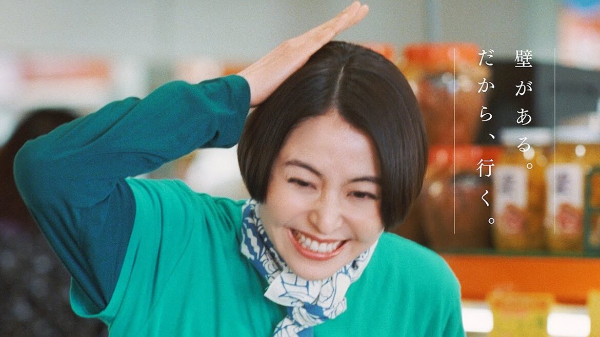 長澤まさみ、未来が見える八百屋の店員に でも計算苦手?子供に突っこまれおちゃめな姿 クボタ新CM
