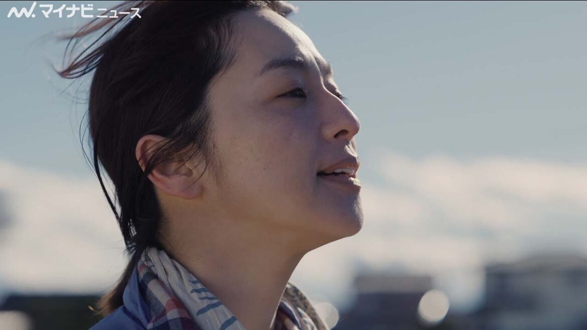 中村アン、すっぴん思わせるほどの素肌感!凛とした横顔が美しい、ネギ農家の本格的な収穫を体験 「麒麟特製レモンサワー」新CM「本日も、気持ちよくおしまいっ。(畑)」篇