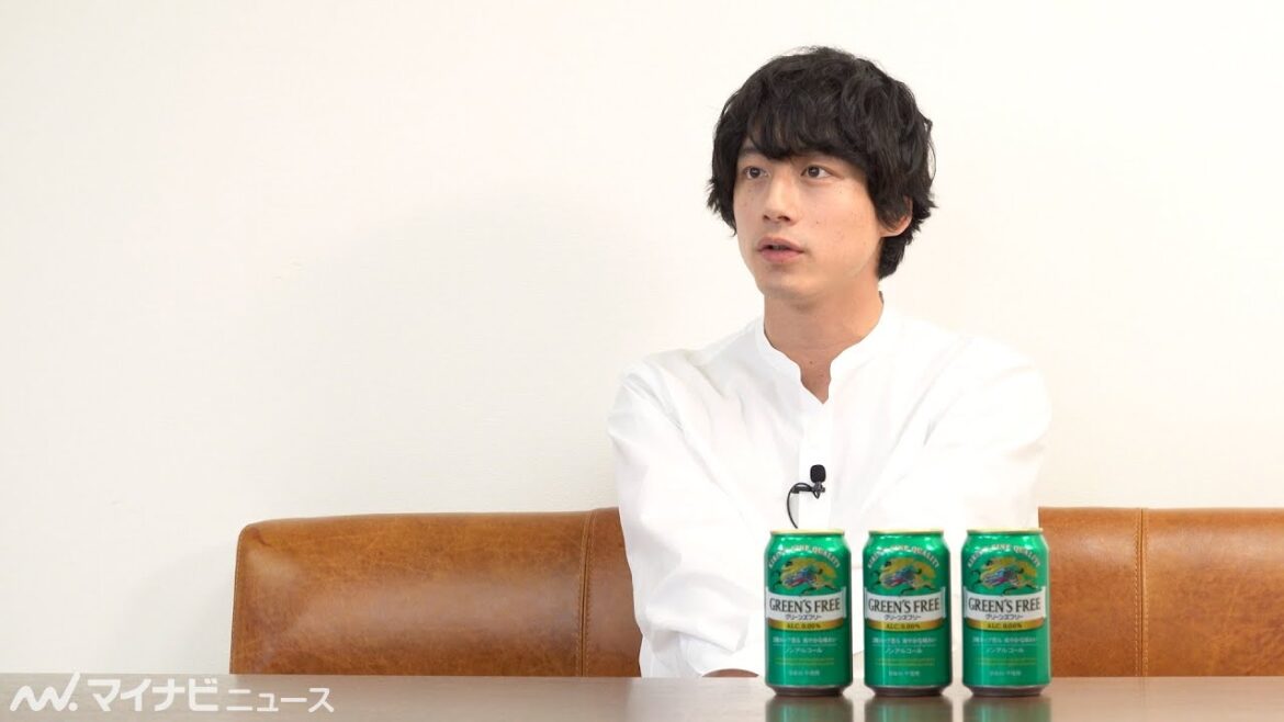 坂口健太郎、ピアノ演奏に挑戦中!菅野美穂の印象も明かす「キリン グリーンズフリー」新CMインタビュー公開