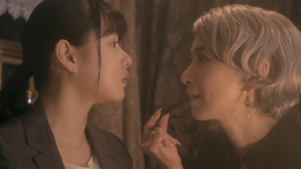 桜井日奈子、“魔女さん”黒木瞳の香水に魅了 映画「魔女の香水」特報