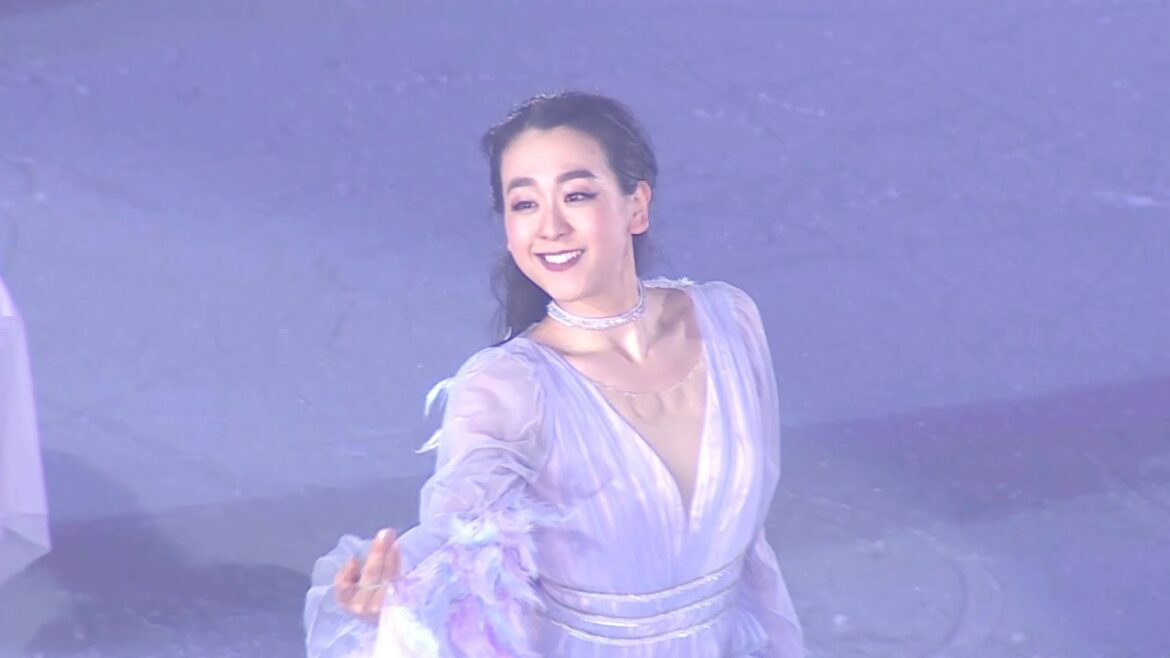 浅田真央、アイスショーで華麗なスケーティング披露 辻井伸行の生演奏で一夜限りの夢の共演 アイスショー『BEYOND』スペシャルプログラム