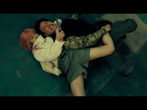橋本環奈、ショートパンツ姿で締め技に顔面蹴り! 華麗なナイフさばき披露 (本編映像 映画「バイオレンスアクション」/橋本環奈 杉野遥亮)