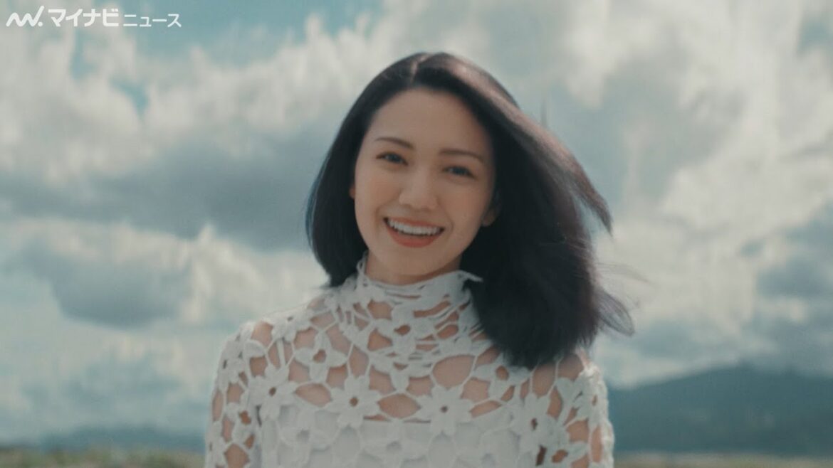 二階堂ふみ、白レースワンピで爽やかな表情浮かべる!誕生日サプライズの様子も 東急不動産新CM『どこよりも早く』編&メイキング・インタビュー映像公開