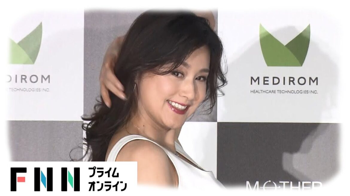 藤原紀香 純白のワンピースで“ヘルシー&セクシー”に 夫・片岡愛之助は「赤だしがマスト」