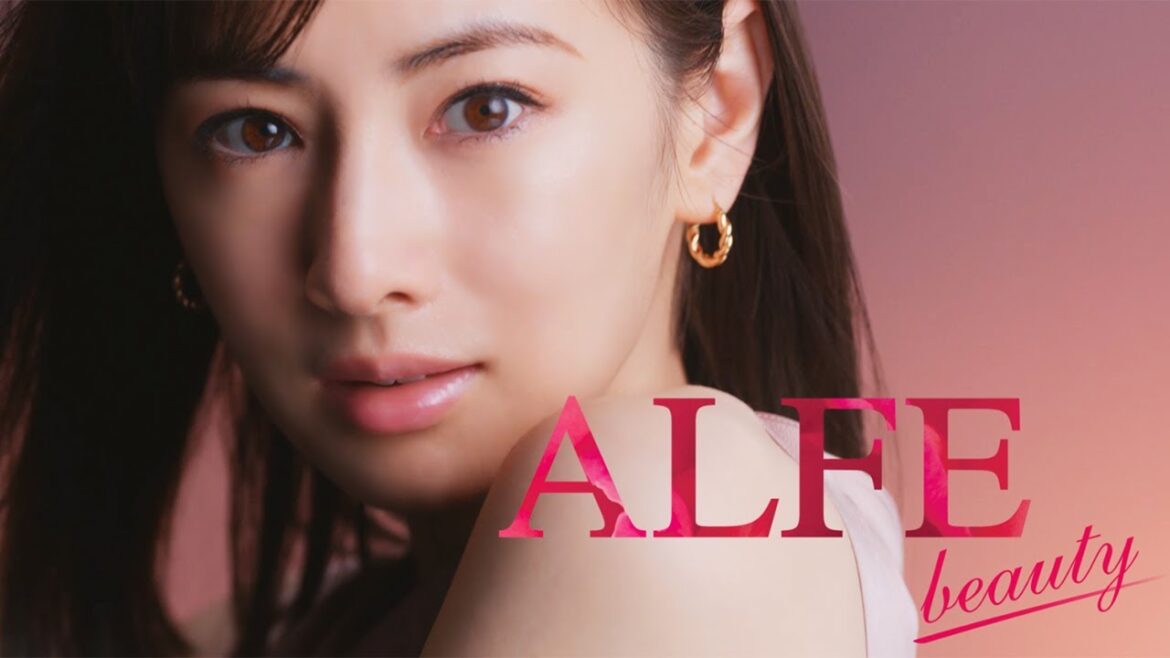 北川景子、ノースリーブで美肌あらわ 美しい表情&仕草で魅了 大正製薬「アルフェ ビューティシリーズ」新CM