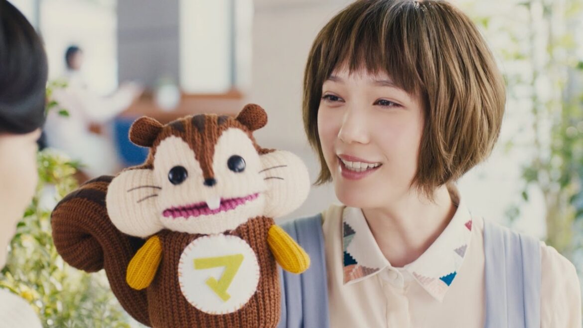本田翼、パペット使って一人二役 裏声で初アテレコ 森永製菓「マクロビ派ビスケット」新CM「マクロビ派ビスケット マクロビちゃん出没篇」