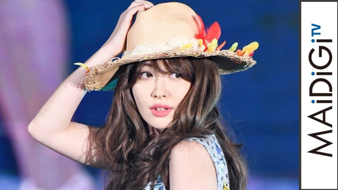 小嶋陽菜、AKB48卒業後初ランウエー 初夏のスカートコーデで歓声浴びる 「ガールズアワードS/S」