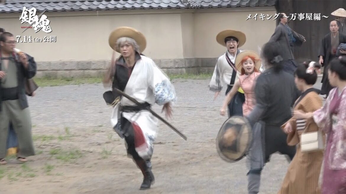 小栗旬、橋本環奈らが全力疾走!映画「銀魂」万事屋3人のメーキング映像公開